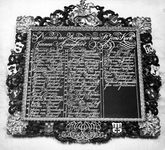 848089 Afbeelding van het rijk gedecoreerde bord met 'Namen der Regenten van St. Joris Kerk binnen Amersfoort' in de ...